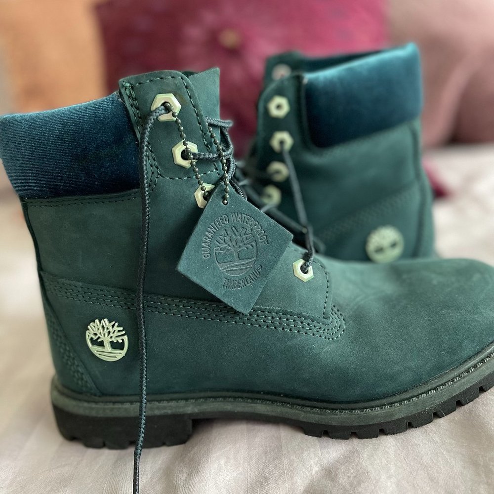 COPY - TIMBERLAND BOOTS sz. 7.5 Dark Teal / Emerald Velvet Top - Good Condition…